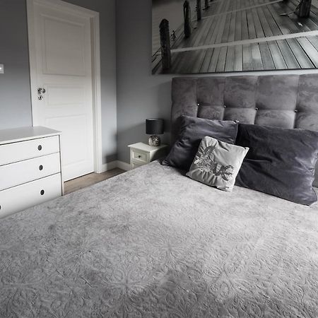 Kierbedzia 6 - Bezplatny Podziemny Parking - Free Parking - Piekny Ogrodek Z Tarasem - 2Km Lazienki Krolewskie - Wifi - Smart Tv 50 Cali - Good Apartments Warschau Buitenkant foto