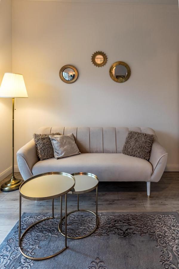 Kierbedzia 6 - Bezplatny Podziemny Parking - Free Parking - Piekny Ogrodek Z Tarasem - 2Km Lazienki Krolewskie - Wifi - Smart Tv 50 Cali - Good Apartments Warschau Buitenkant foto