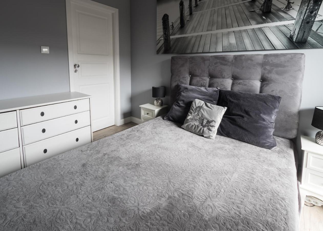 Kierbedzia 6 - Bezplatny Podziemny Parking - Free Parking - Piekny Ogrodek Z Tarasem - 2Km Lazienki Krolewskie - Wifi - Smart Tv 50 Cali - Good Apartments Warschau Buitenkant foto