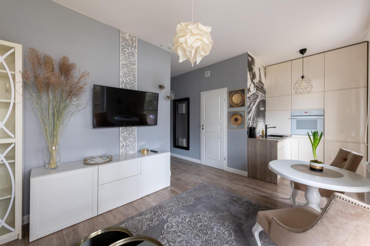 Kierbedzia 6 - Bezplatny Podziemny Parking - Free Parking - Piekny Ogrodek Z Tarasem - 2Km Lazienki Krolewskie - Wifi - Smart Tv 50 Cali - Good Apartments Warschau Buitenkant foto