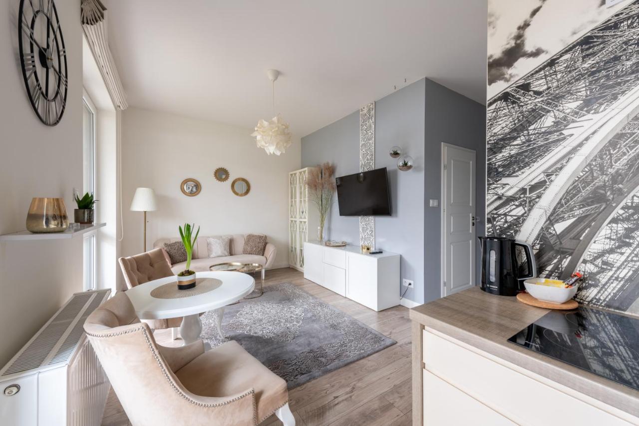 Kierbedzia 6 - Bezplatny Podziemny Parking - Free Parking - Piekny Ogrodek Z Tarasem - 2Km Lazienki Krolewskie - Wifi - Smart Tv 50 Cali - Good Apartments Warschau Buitenkant foto