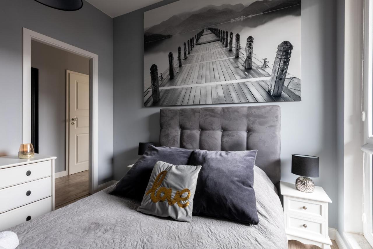 Kierbedzia 6 - Bezplatny Podziemny Parking - Free Parking - Piekny Ogrodek Z Tarasem - 2Km Lazienki Krolewskie - Wifi - Smart Tv 50 Cali - Good Apartments Warschau Buitenkant foto