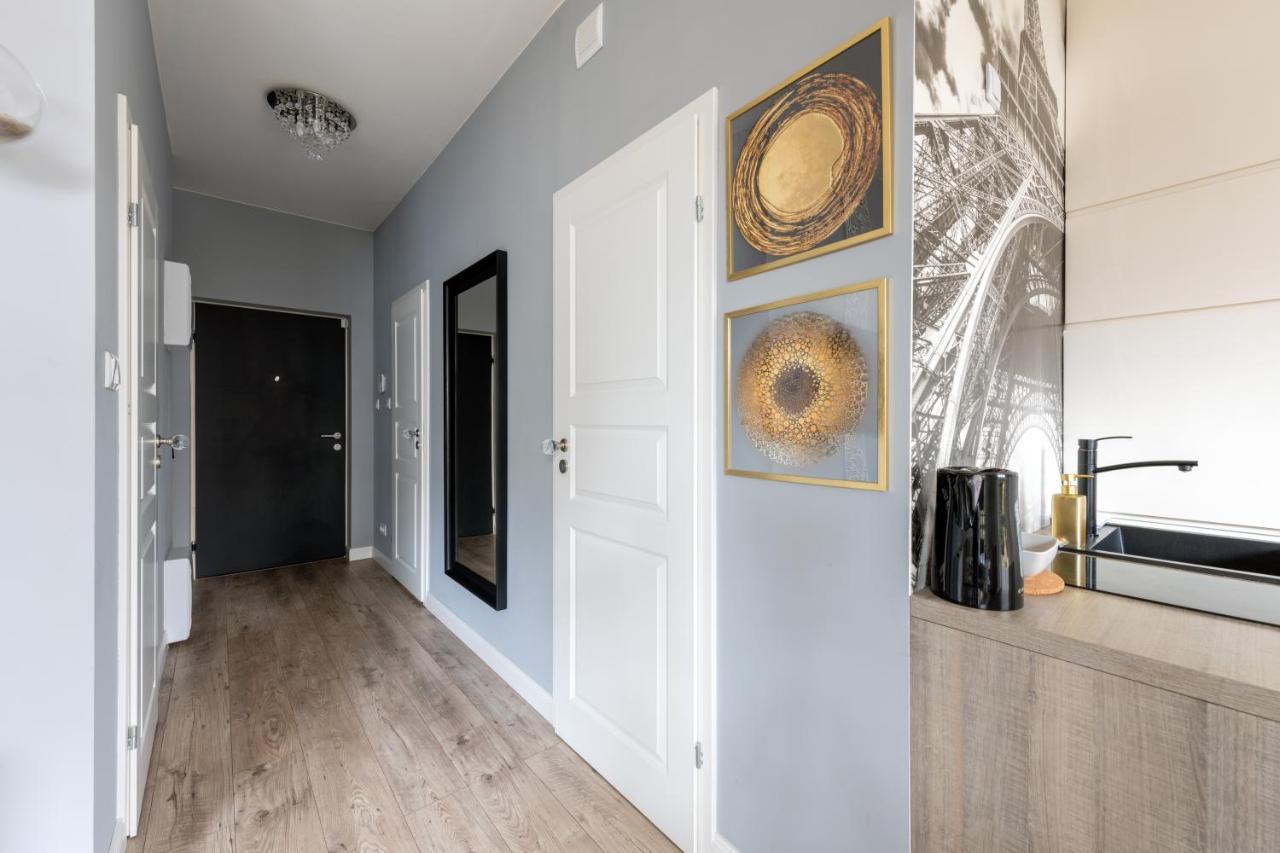 Kierbedzia 6 - Bezplatny Podziemny Parking - Free Parking - Piekny Ogrodek Z Tarasem - 2Km Lazienki Krolewskie - Wifi - Smart Tv 50 Cali - Good Apartments Warschau Buitenkant foto
