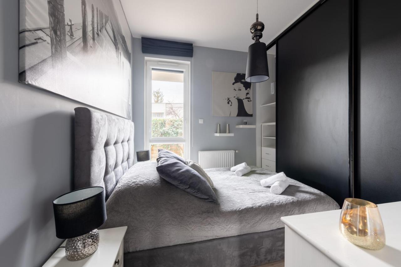 Kierbedzia 6 - Bezplatny Podziemny Parking - Free Parking - Piekny Ogrodek Z Tarasem - 2Km Lazienki Krolewskie - Wifi - Smart Tv 50 Cali - Good Apartments Warschau Buitenkant foto