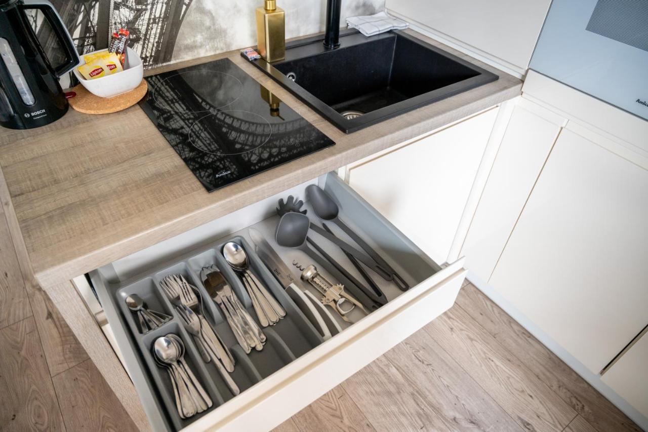 Kierbedzia 6 - Bezplatny Podziemny Parking - Free Parking - Piekny Ogrodek Z Tarasem - 2Km Lazienki Krolewskie - Wifi - Smart Tv 50 Cali - Good Apartments Warschau Buitenkant foto